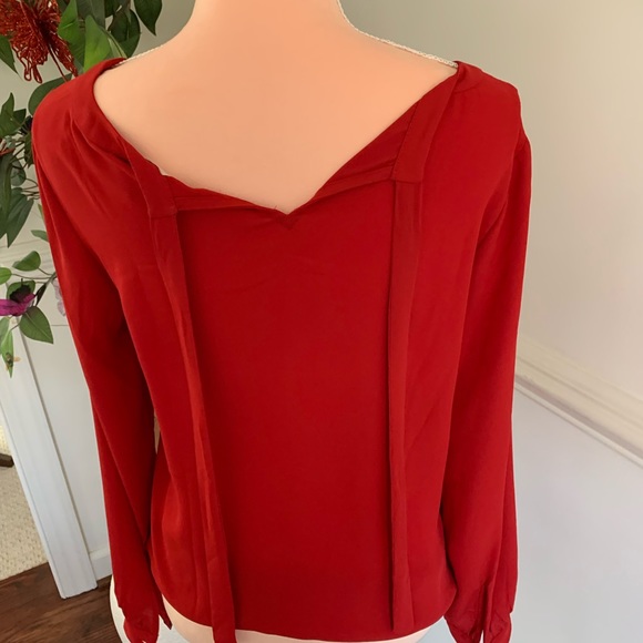 Loft Outlet blouse in pretty red color size xs💜 - Picture 3 of 5